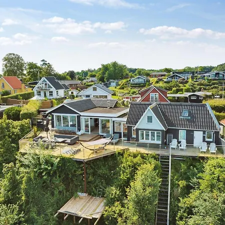 Alimpij - 5m From The Sea By Interhome *